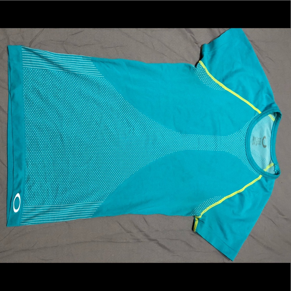 Oakley active top